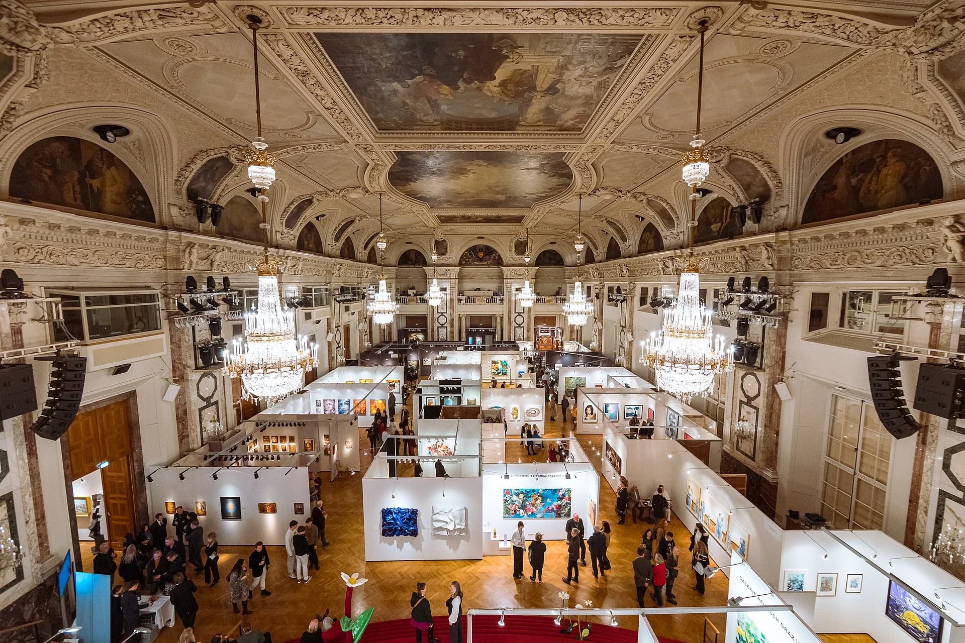 Glanzvoller Auftritt in der Kaiserresidenz: HELGUS Auktionen bei der ART&ANTIQUE