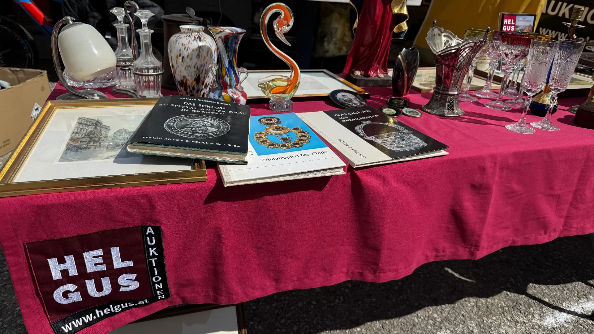 HELGUS Auktionen auf dem Großflohmarkt Viktring